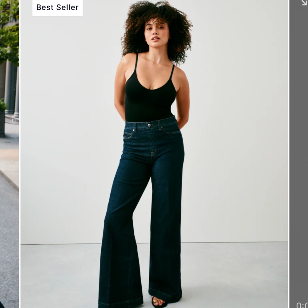 SPANXshape™ EveryWear
Wide Leg Jeans - Petite